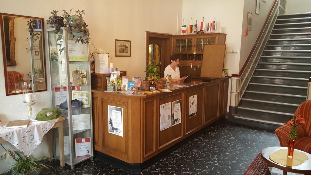 Hotel Ratskeller ลุโชว์ ภายนอก รูปภาพ